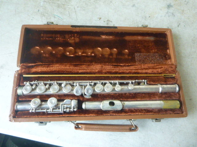 lot 40 image: Artley Flute