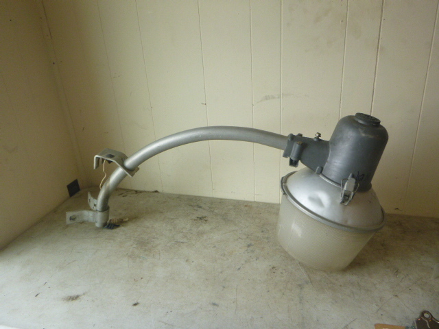 lot 45 image: GE Mercury Vapor Light