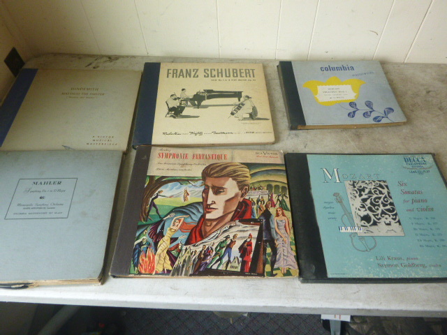 lot 46 image: 78 RPM Music Albums