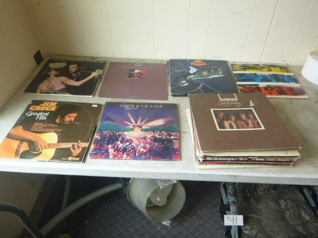 lot 54 image: 33 13 RPM Albums