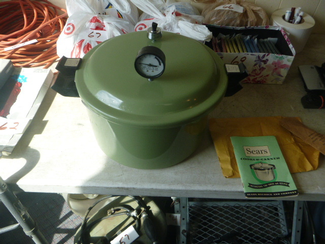 lot 70 image: Sears 12 Quart CookerCanner