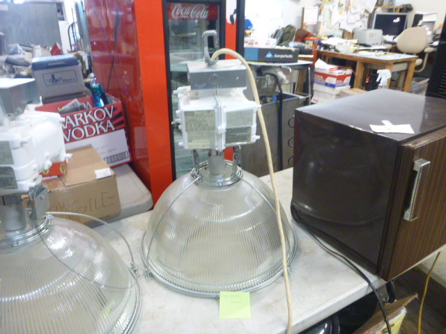 lot 82 image: Hubbell Mercury Vapor Industrial Light