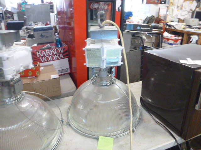 lot 84 image: Hubbell Mercury Vapor Industrial Light