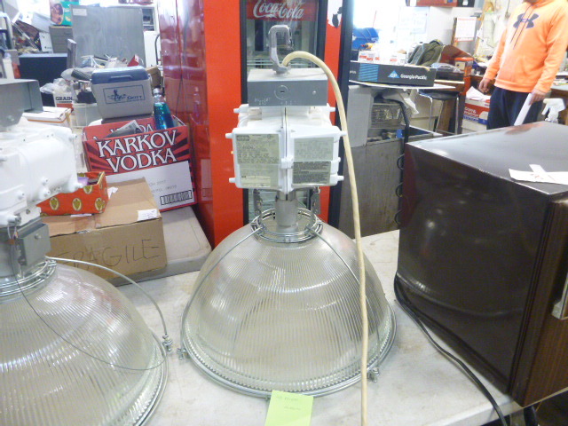 lot 86 image: Hubbell Mercury Vapor Industrial Light