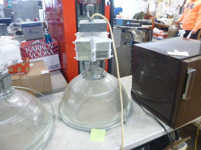 lot 87 image: Hubbell Mercury Vapor Industrial Light