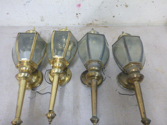 lot 96 image: 4 Carriage Outside Lights