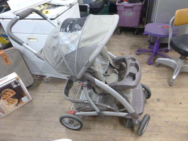 lot 98 image: Graco Stroller