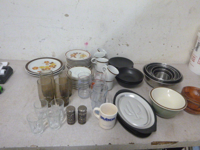 lot 106 image: Miscellaneous Kitchen Items