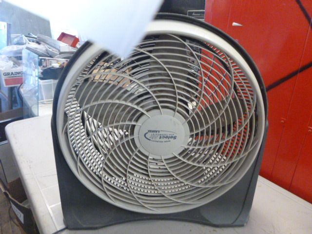 lot 114 image: Lasko Box Fan