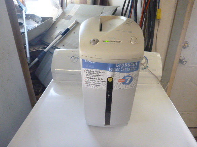 lot 115 image: Royal Crosscut Paper Shredder