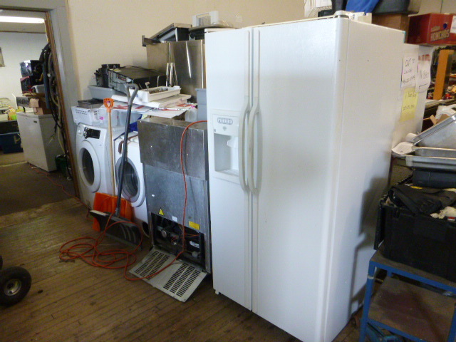 lot 2 image: GE RefrigeratorFreezer