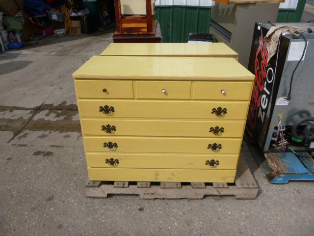 lot 160 image: 3 Drawer Dresser