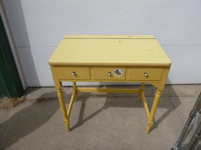 lot 161 image: Vanity Flip Top with Mirror