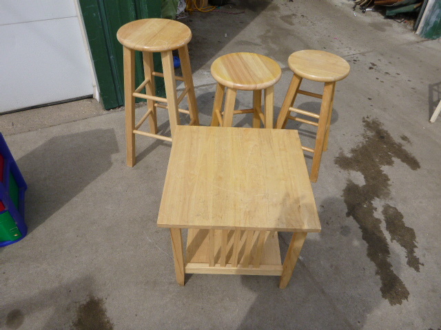 lot 164 image: Small Table and 3 Bar Stools