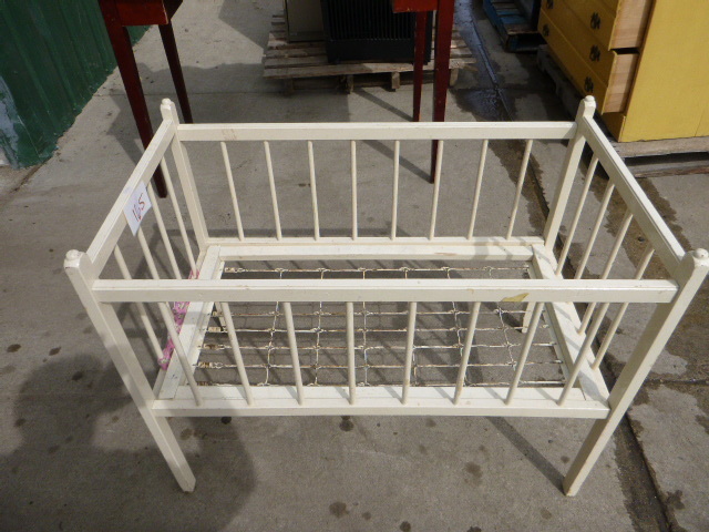 lot 165 image: Baby Doll Crib