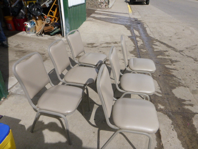 lot 167 image: 6 Vinyl Padded Stackable Chairs
