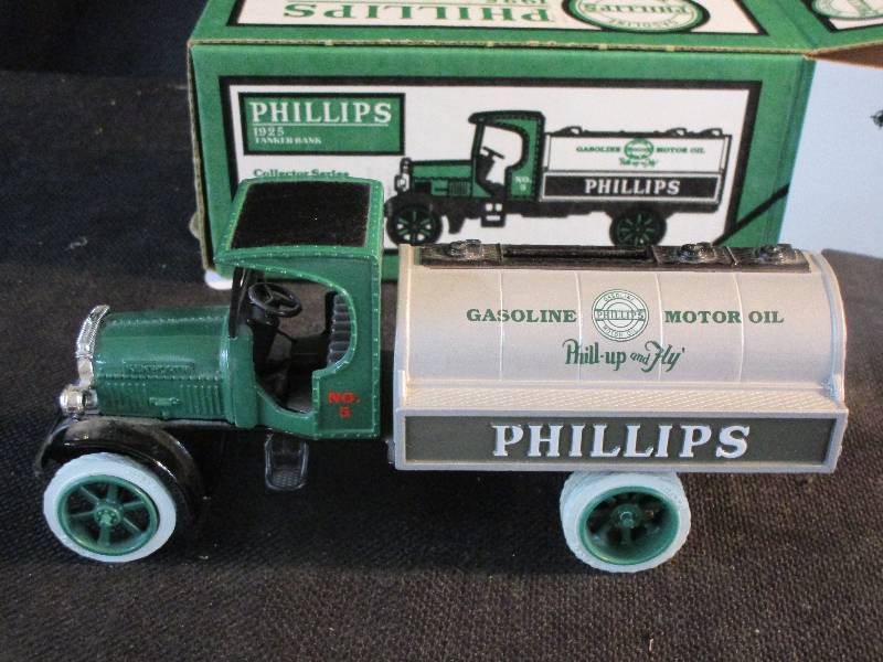 lot 6 image: Phillips 1925 Tanker Bank Truck by JMT Replicas #5