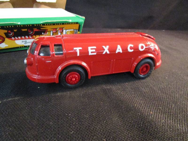lot 20 image: Taxaco #11 1934 Doodle Bug by ERTL #8195