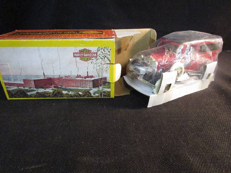 lot 26 image: Harley Davidson 1931 Panel Delivery Bank Limeted Edition #99194-93V
