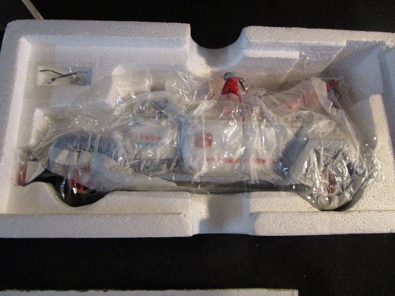 lot 29 image: 57 International R-200 Tow Truck Exon by First Gear #10-1199 134 Scale