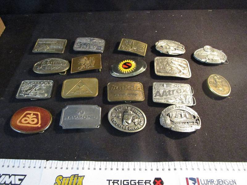 lot 44 image: 18 Collectible Belt Buckles