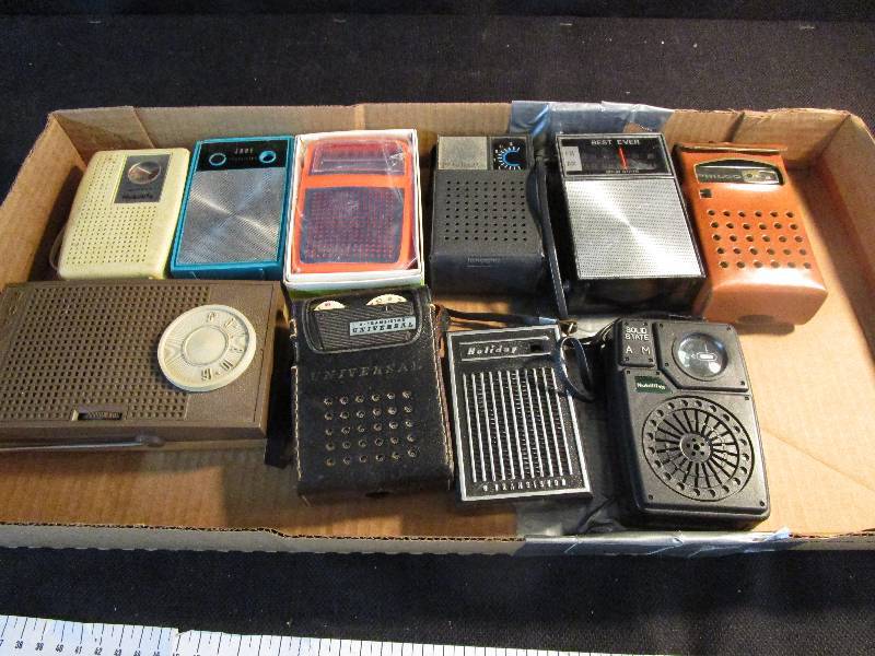 lot 45 image: 10 Small Collectible Transistor Radios