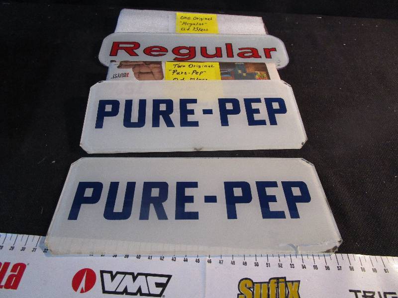 lot 46 image: Vintage Gas Pump Ad Glass (Two are 4 18 x 10 14, One is 3 12 x 11 78)