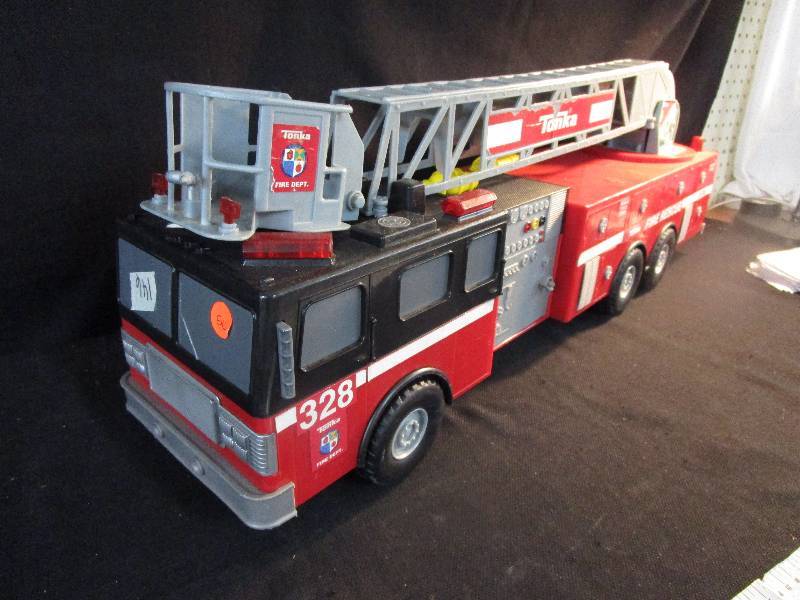 lot 50 image: Tonka Fire Truck Larger