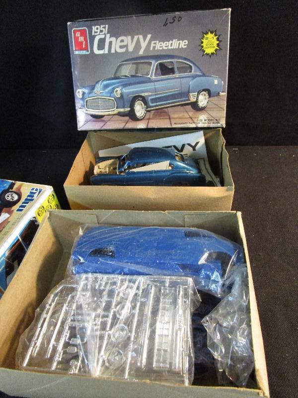 lot 54 image: 2 Plastic Models
