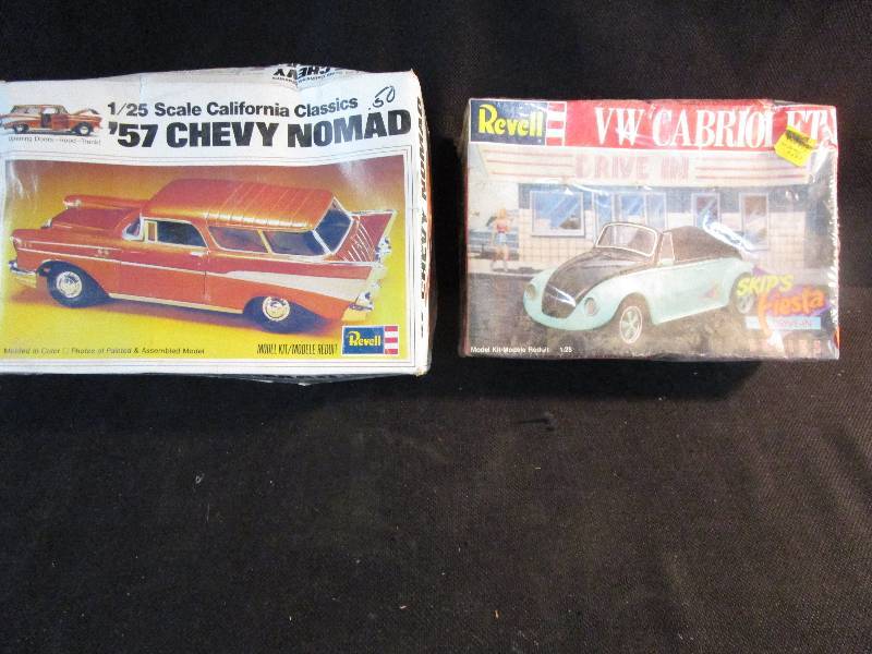 lot 56 image: 2 Plastic Models