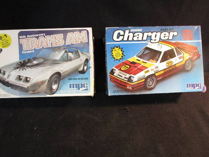 lot 57 image: 2 Plastic Models