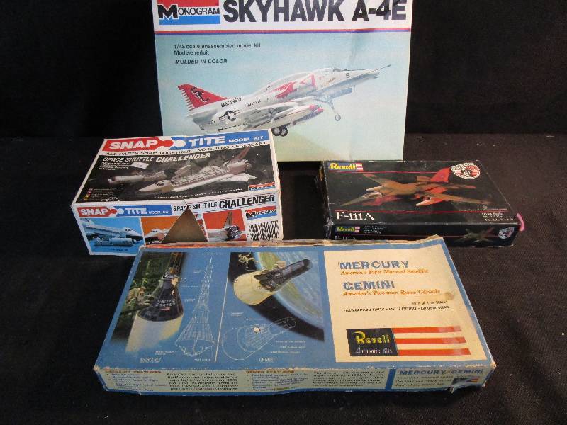 lot 60 image: 4 Plastic Models