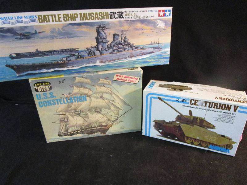 lot 61 image: 3 plastic Models