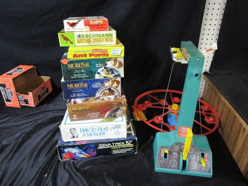 lot 73 image: 5 Games, 3 models, Ant Farm