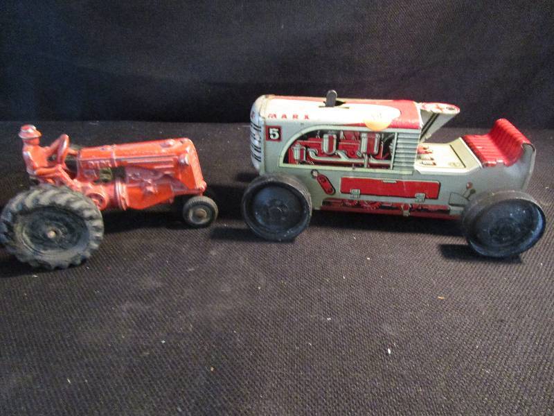 lot 74 image: 2 Vintage Metal Toys