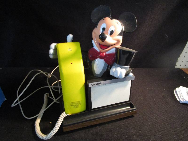 lot 77 image: Telephone
