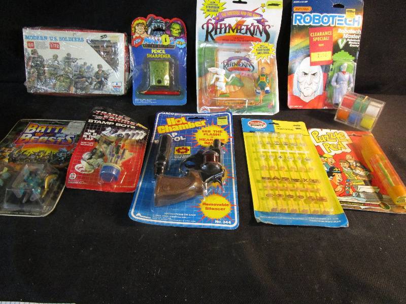 lot 80 image: 10 toys