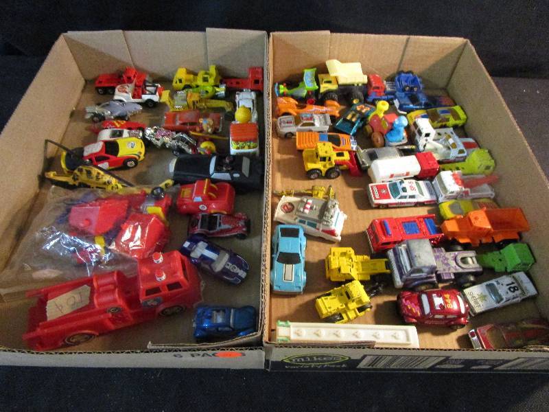 lot 81 image: 2 boxes of toy cars