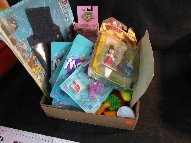lot 85 image: Misc girls toys