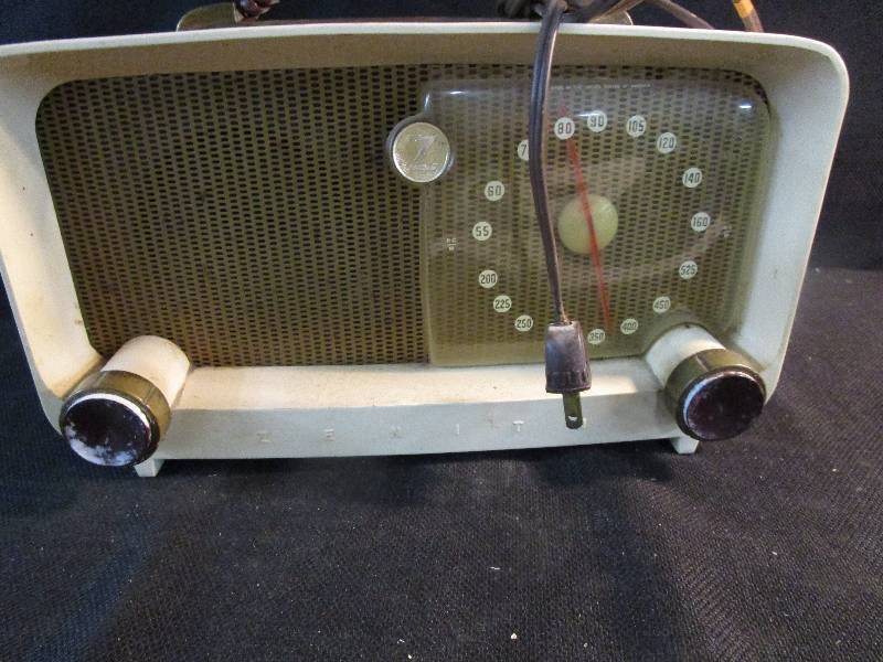 lot 89 image: Radio