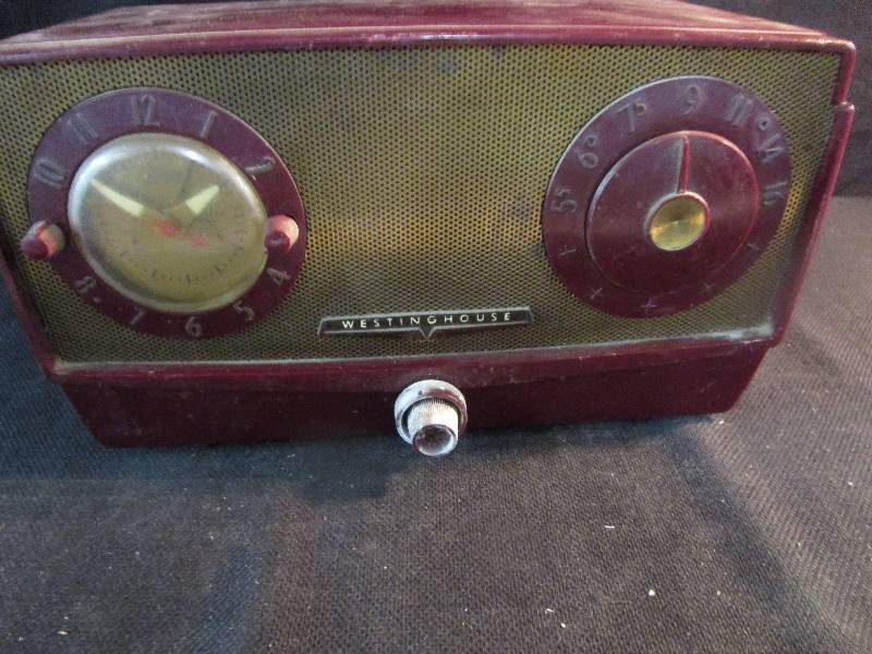 lot 90 image: Radio