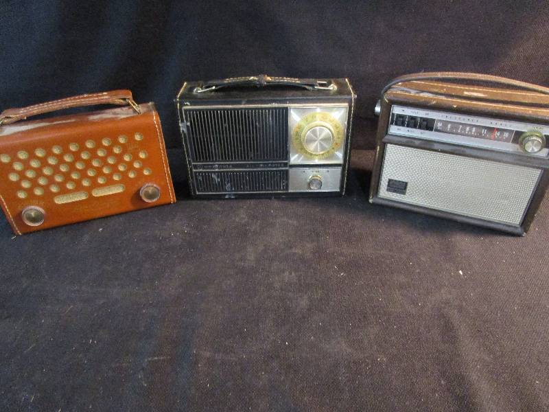 lot 95 image: 3 Radios