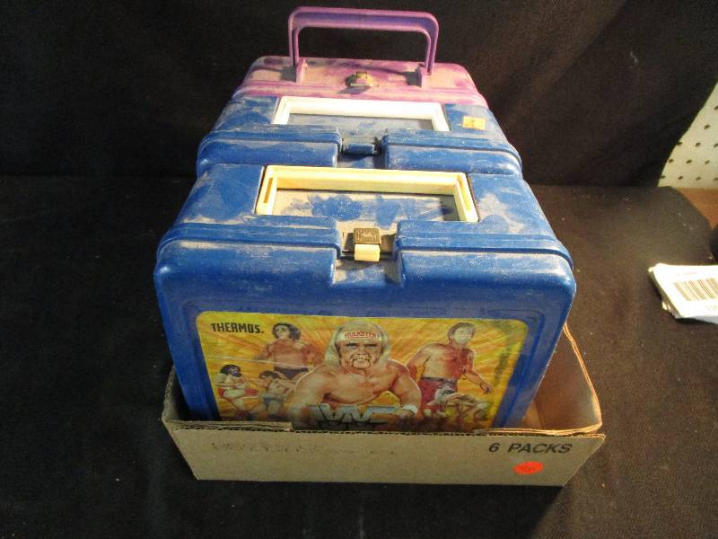 lot 108 image: 3 plastic Lunch Boxes