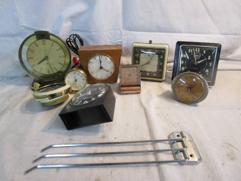 lot 121 image: Clocks