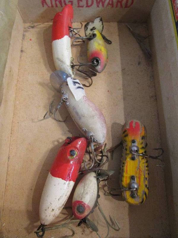 lot 125 image: Old Fishing Plugs