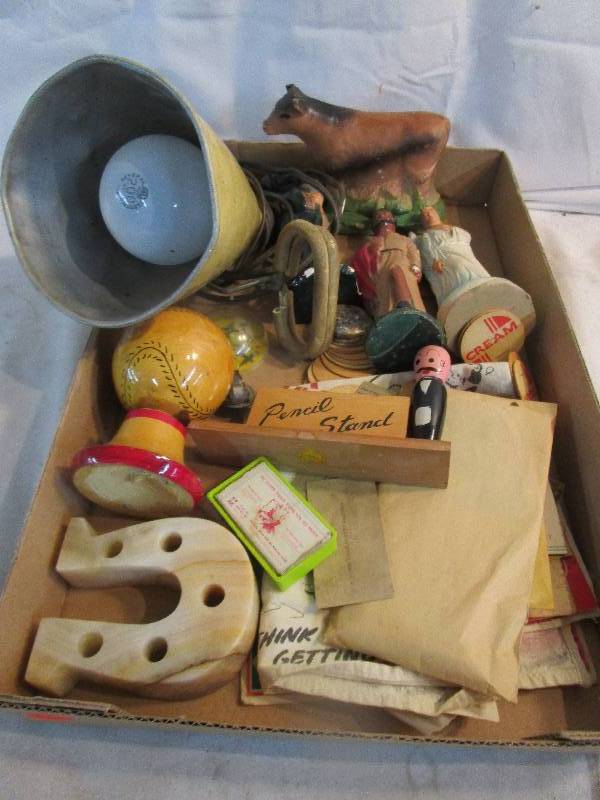 lot 126 image: Various collectibles