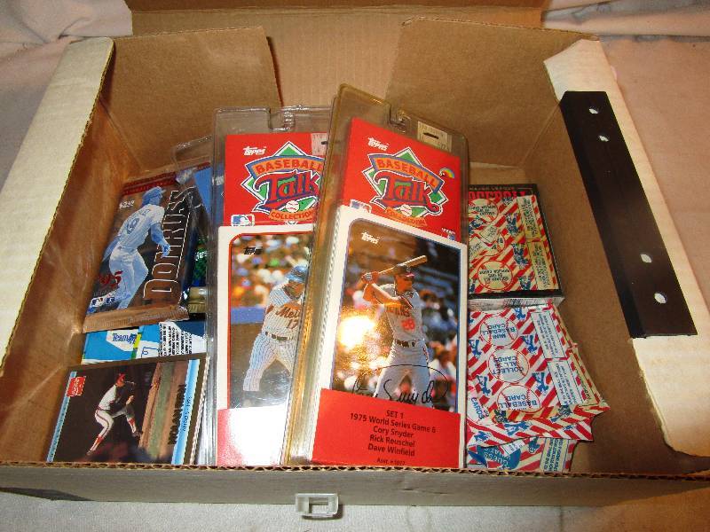lot 135 image: Sport cards including Cracker Jack Prize cards (unopened)