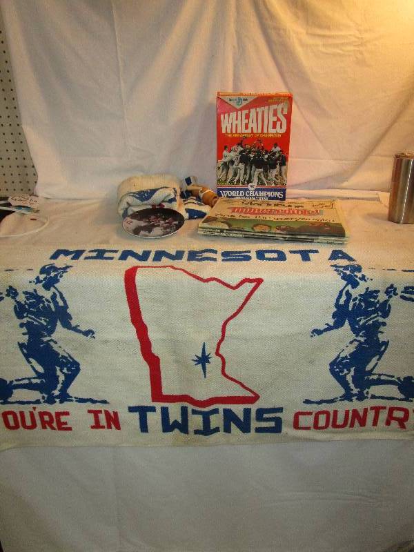 lot 138 image: Minnesota Twins Collectibles