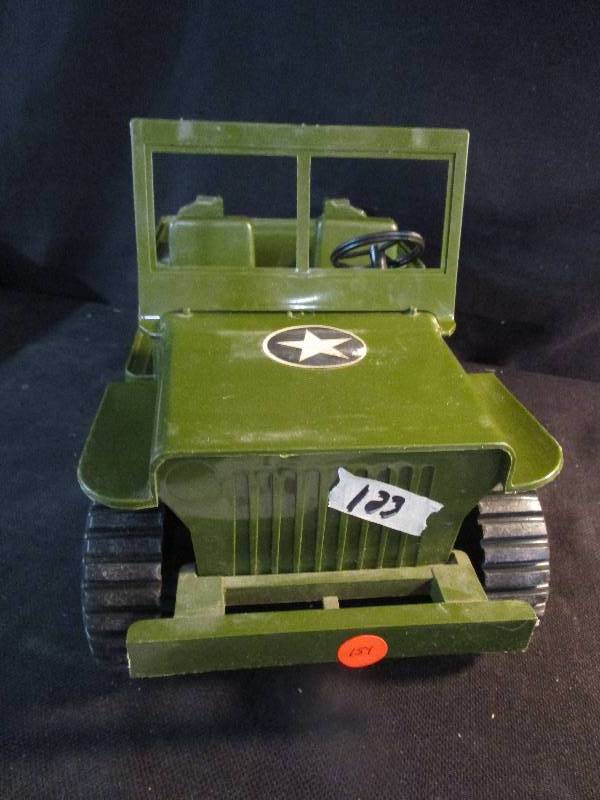 lot 154 image: Vintage 1973 Empire G.I Joe combat Jeep