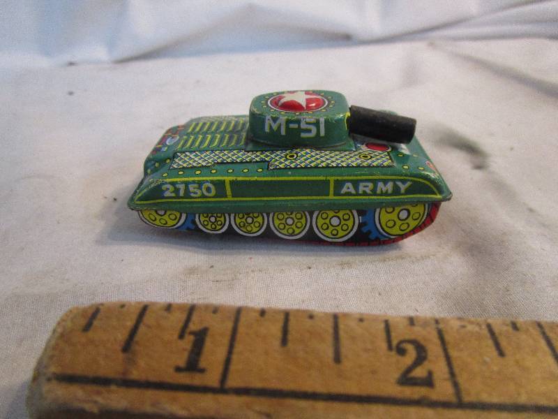 lot 163 image: Vintage Tin Toy Tank M-51 2750 Made in Japan Friction Powered (non-functioning)